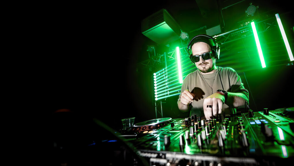Purple Palms & Paul Schneyder Go Deep with Groovy Tech House Jam “This Is House Music” 8 Purple Palms AJZ Lüdenscheid