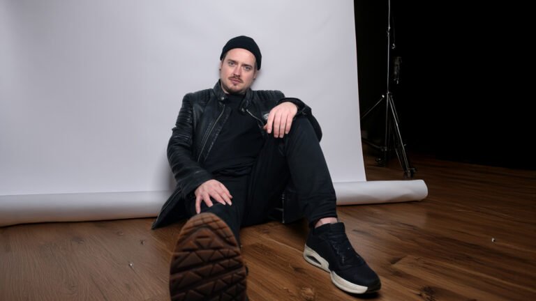 Purple Palms DJ Photoshooting